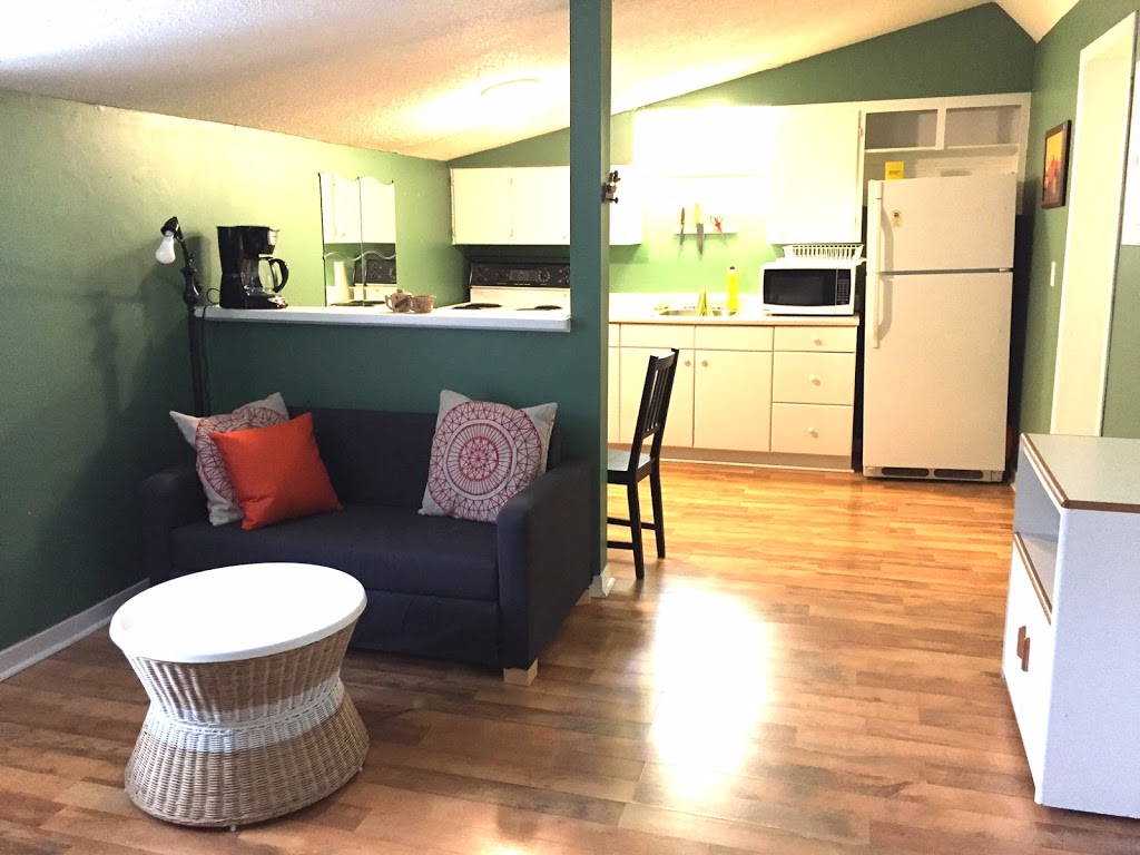 Cha Guest House | 135 St Lawrence St, Merrickville, ON K0G 1N0, Canada | Phone: (613) 252-2777