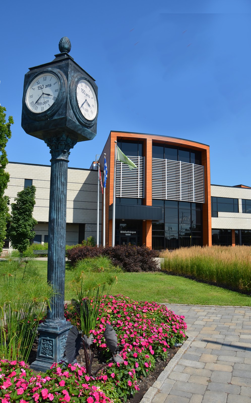 Public Library De Sainte-Julie | 1600 Chemin du Fer-à-Cheval, Sainte-Julie, QC J3E 2M1, Canada | Phone: (450) 922-7070