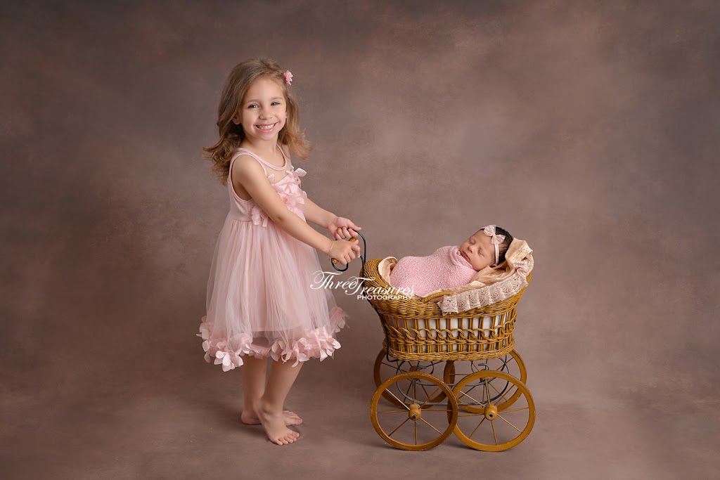 Three Treasures Photography by Yana Smith | 158 Don Hillock Dr unit 14, Aurora, ON L4G 0G9, Canada | Phone: (647) 992-0114