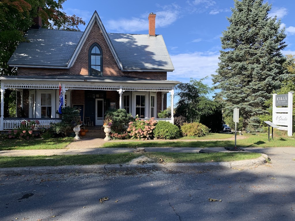 Le comptoir à fleurs | 245 Principale, Cowansville, QC J2K 1J4, Canada | Phone: (819) 578-3533