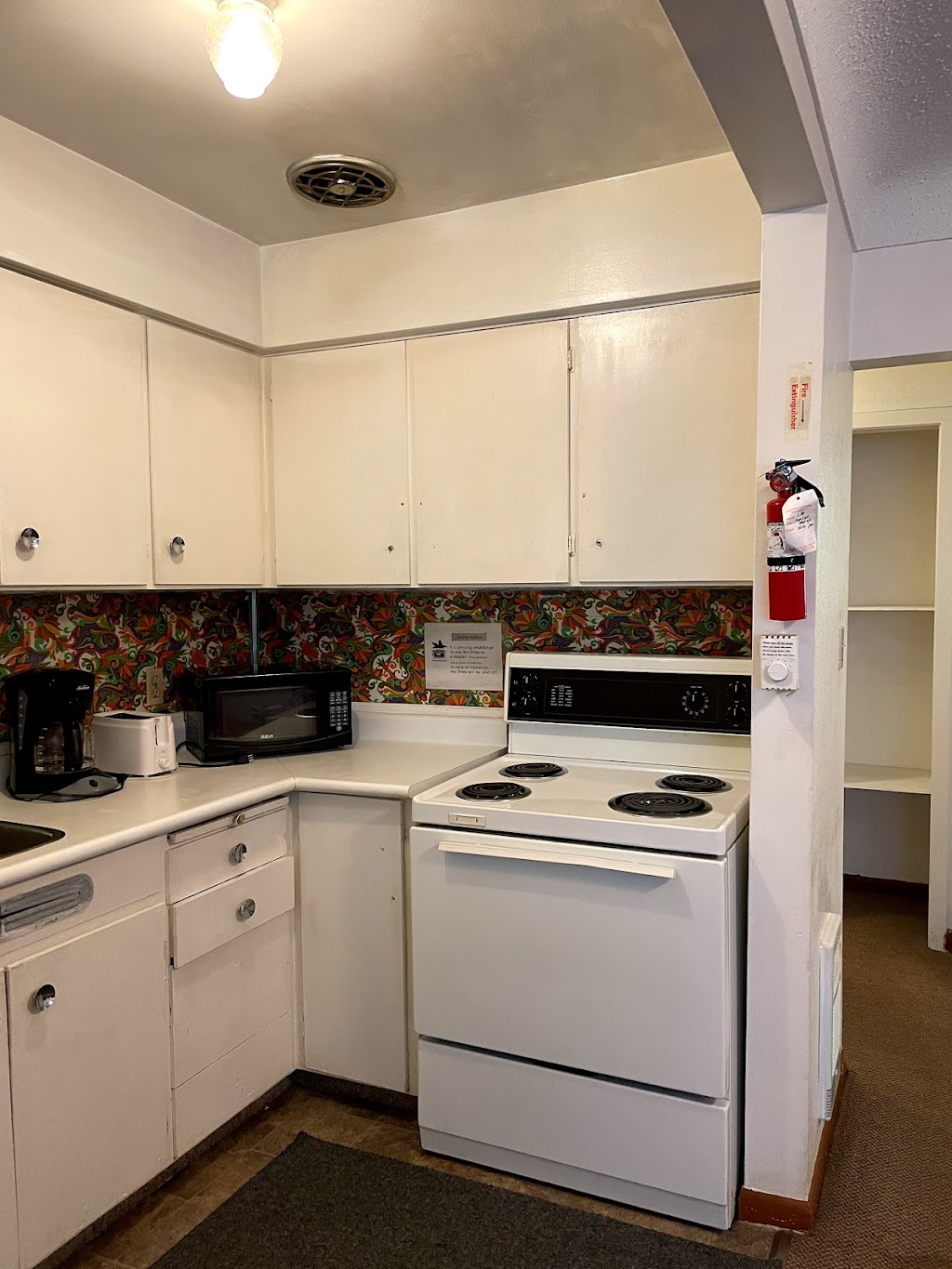 Sunset Motel & Trailer Park | 3611 McIntyre Dr, Port Alberni, BC V9Y 3S6, Canada | Phone: (250) 723-2231