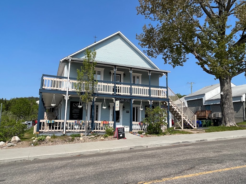 Café lAbri Côtier | 171 Rue du Bord de lEau, Tadoussac, QC G0T 2A0, Canada | Phone: (581) 327-1001