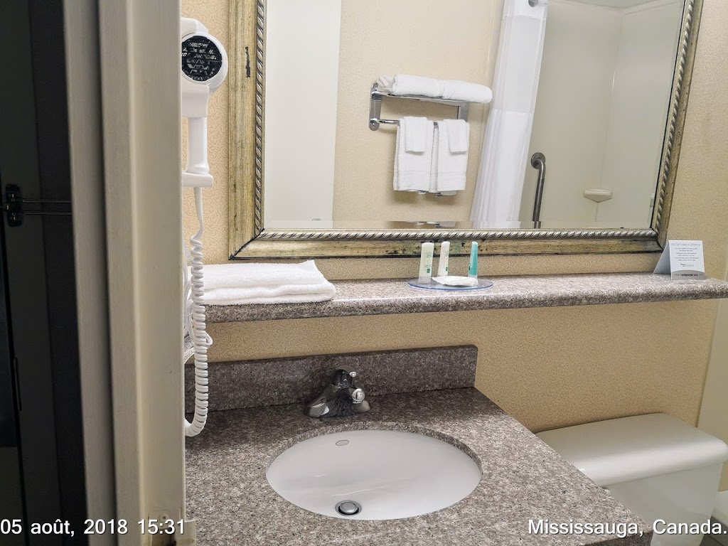 Quality Inn & Suites | 5585 Ambler Dr, Mississauga, ON L4W 3Z1, Canada | Phone: (905) 238-3500