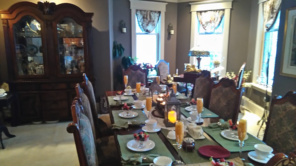 Creighton Manor Inn Bed&Breakfast | 74 Creighton St S, Orillia, ON L3V 1B2, Canada | Phone: (705) 326-3326