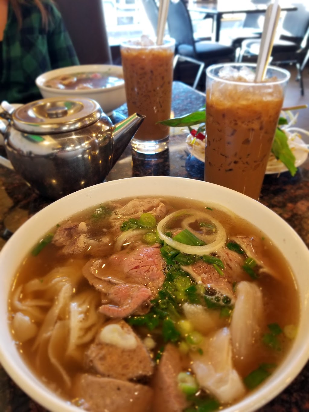 Pho Binh Minh Restaurant | 4710 17 Ave SE, Calgary, AB T2A 0V1, Canada | Phone: (403) 235-2521