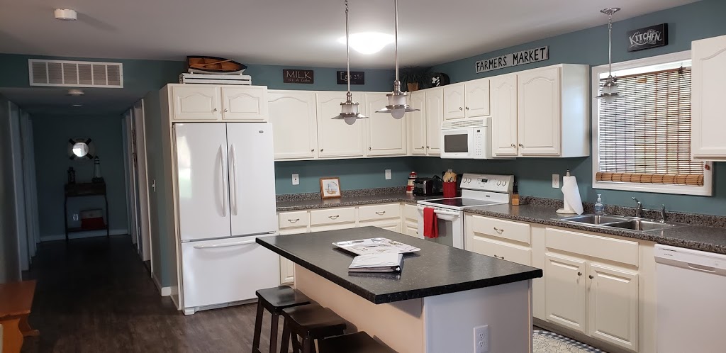 The Lakeshore Cottages | 7975 Lakeshore Rd, Fort Gratiot Twp, MI 48059, USA | Phone: (810) 334-6711