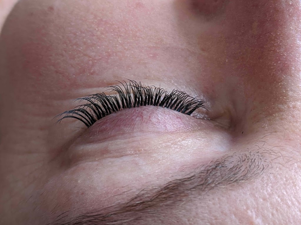 Country Chic Beauty Bar | 25 Olympia Ct, Lindsay, ON K9V 6C8, Canada | Phone: (905) 490-0442