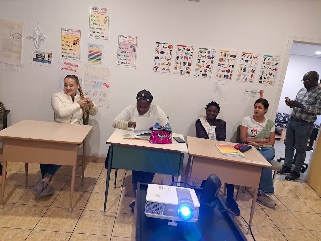 Le Tremplin Des Lecteurs | 160 Boulevard Maloney E, Gatineau, QC J8P 1C1, Canada | Phone: (819) 643-0745