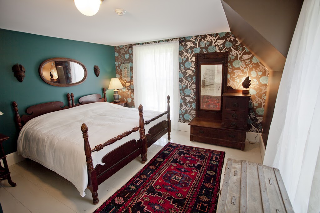 The Notch House | 5768 VT-5A, Barton, VT 05822, USA | Phone: (646) 535-9068