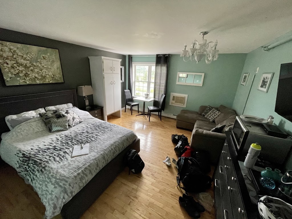 The Lookout Inn | 5473 PE-13, New Glasgow, PE C0A 1N0, Canada | Phone: (902) 964-3389
