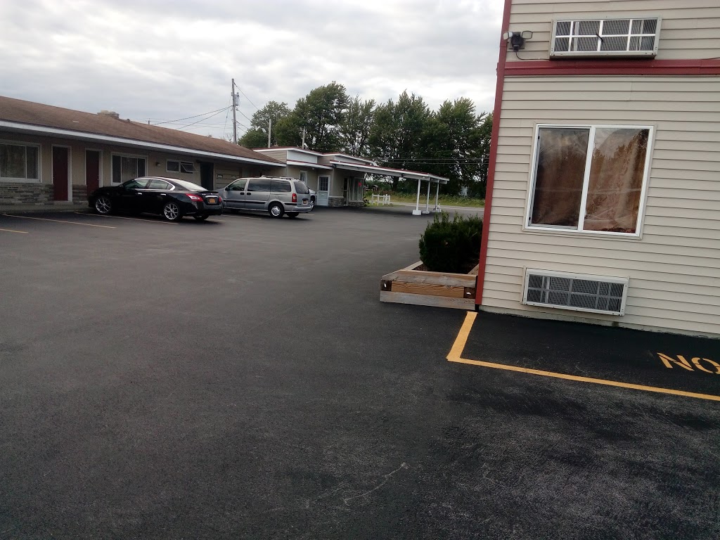 Driftwood Motel | 2754 Niagara Falls Blvd, Niagara Falls, NY 14304, USA | Phone: (716) 692-6650
