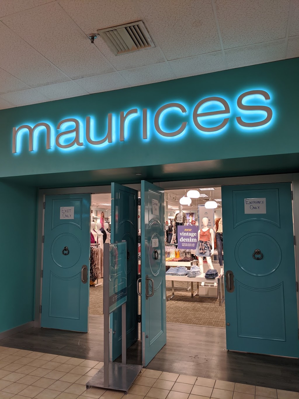 Maurices | clothing store | Box 30, 777 Norquay Dr Space R3, Winkler, MB R6W 2S2, Canada | 2043316266 OR +1 204-331-6266
