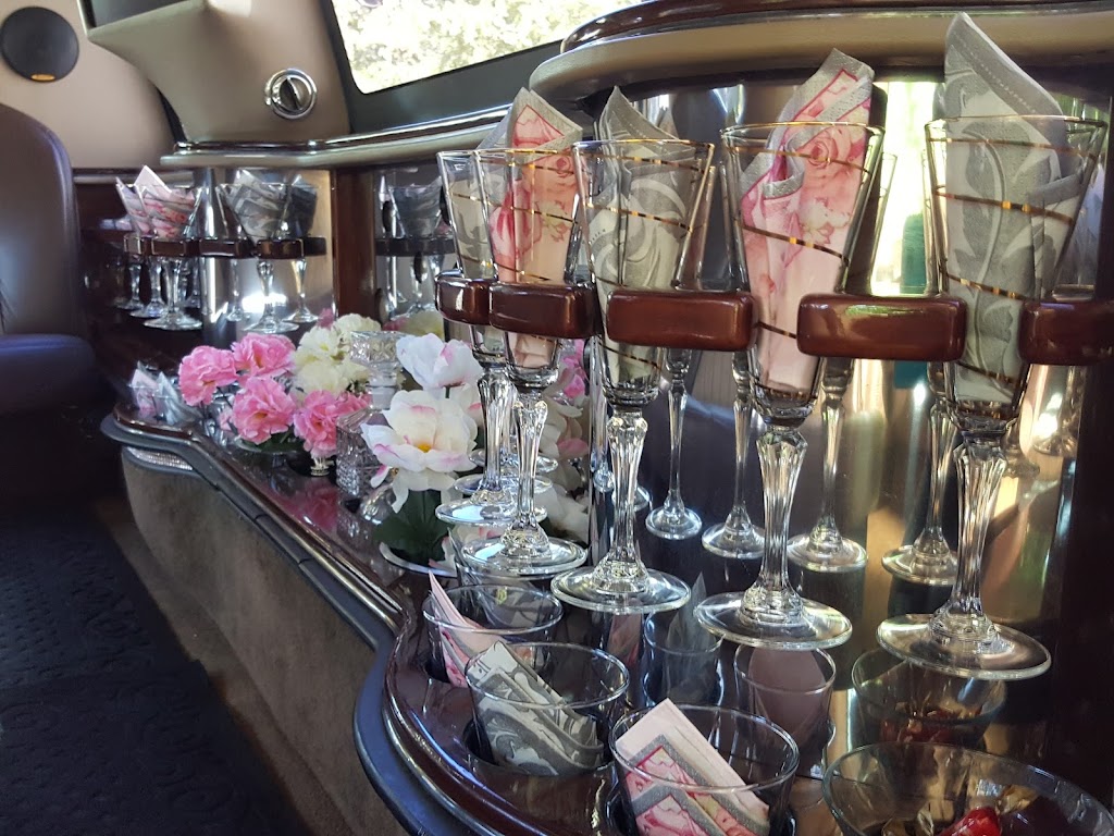 Queens Limousine | Jasper dr., Aurora, ON L4G 3B6, Canada | Phone: (416) 910-4806
