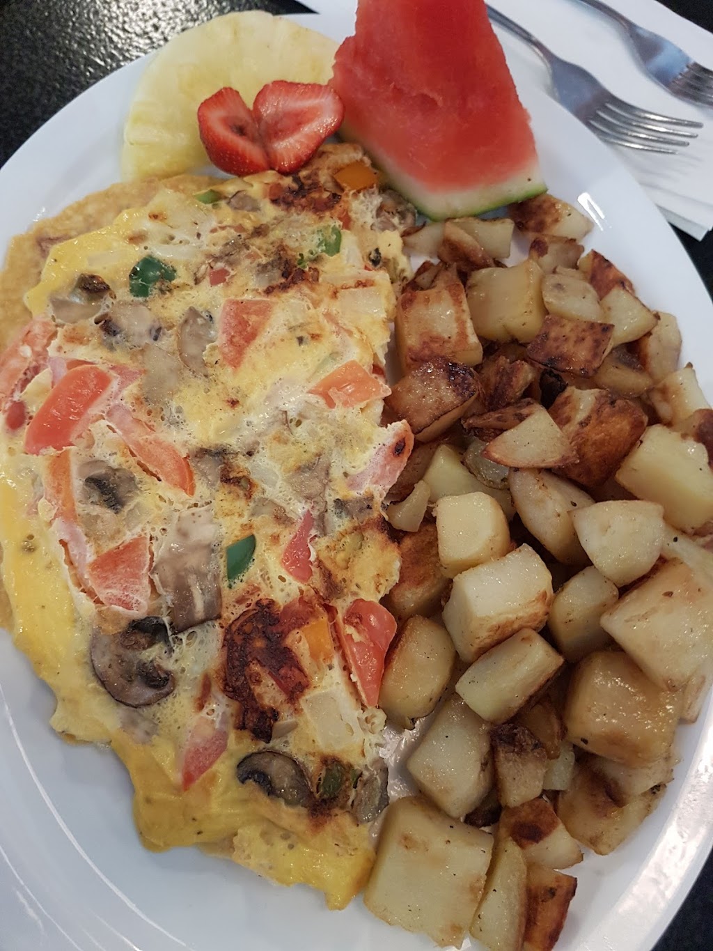 Fontenelle Diner | 55 Montréal Rd, Vanier, ON K1L 6E8, Canada | Phone: (613) 749-0332