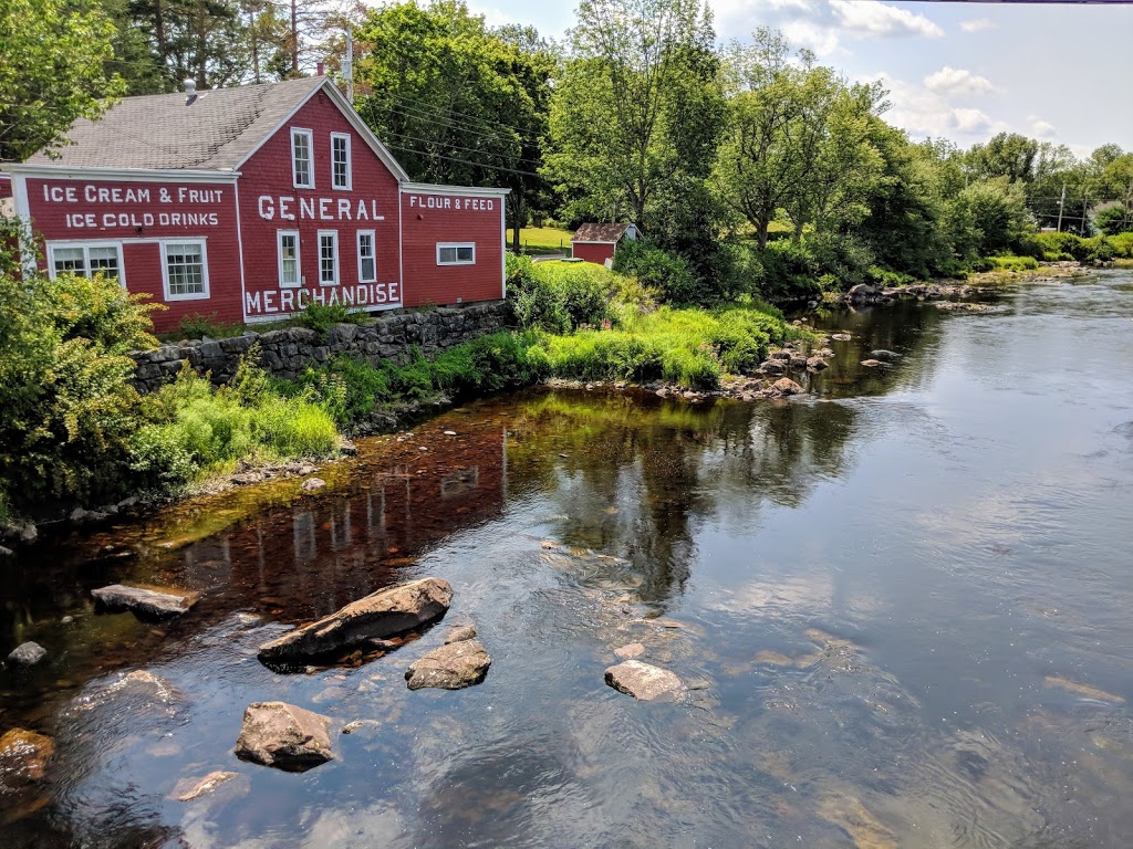 Riverbank General Store and Cafe | 8 Medway River Rd, Mill Village, NS B0J 2H0, Canada | Phone: (902) 677-2013