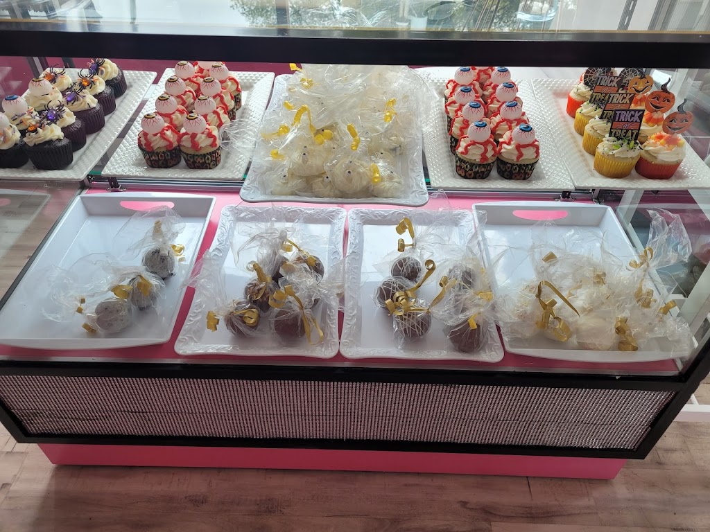 Mandis Cakes and Creations | 224 Glenridge Ave, St. Catharines, ON L2T 3J9, Canada | Phone: (905) 519-9669