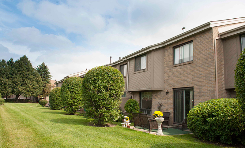 Place Ste-Marie - Fairway Management Ltd | 555 Montrose Dr, Beaconsfield, QC H9W 6B4, Canada | Phone: (514) 694-6265