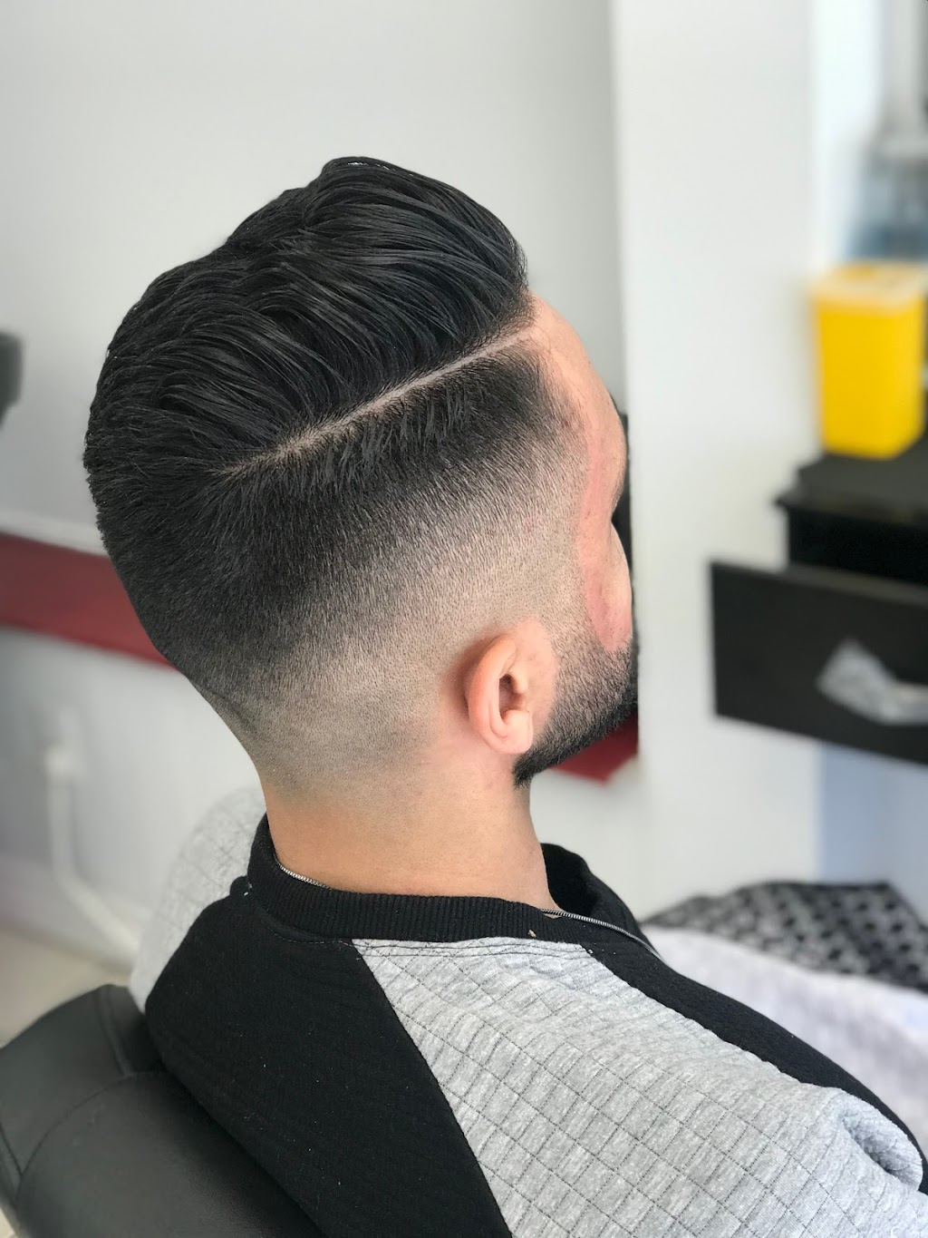 Mr.Classy Barber Shop | 327 Dundas St E, Waterdown, ON L0R 2H0, Canada | Phone: (647) 606-2010