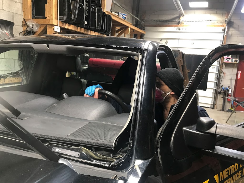 Wizard Auto Glass | 1365 Mid-Way Blvd, Mississauga, ON L5T 2J5, Canada | Phone: (905) 564-5330