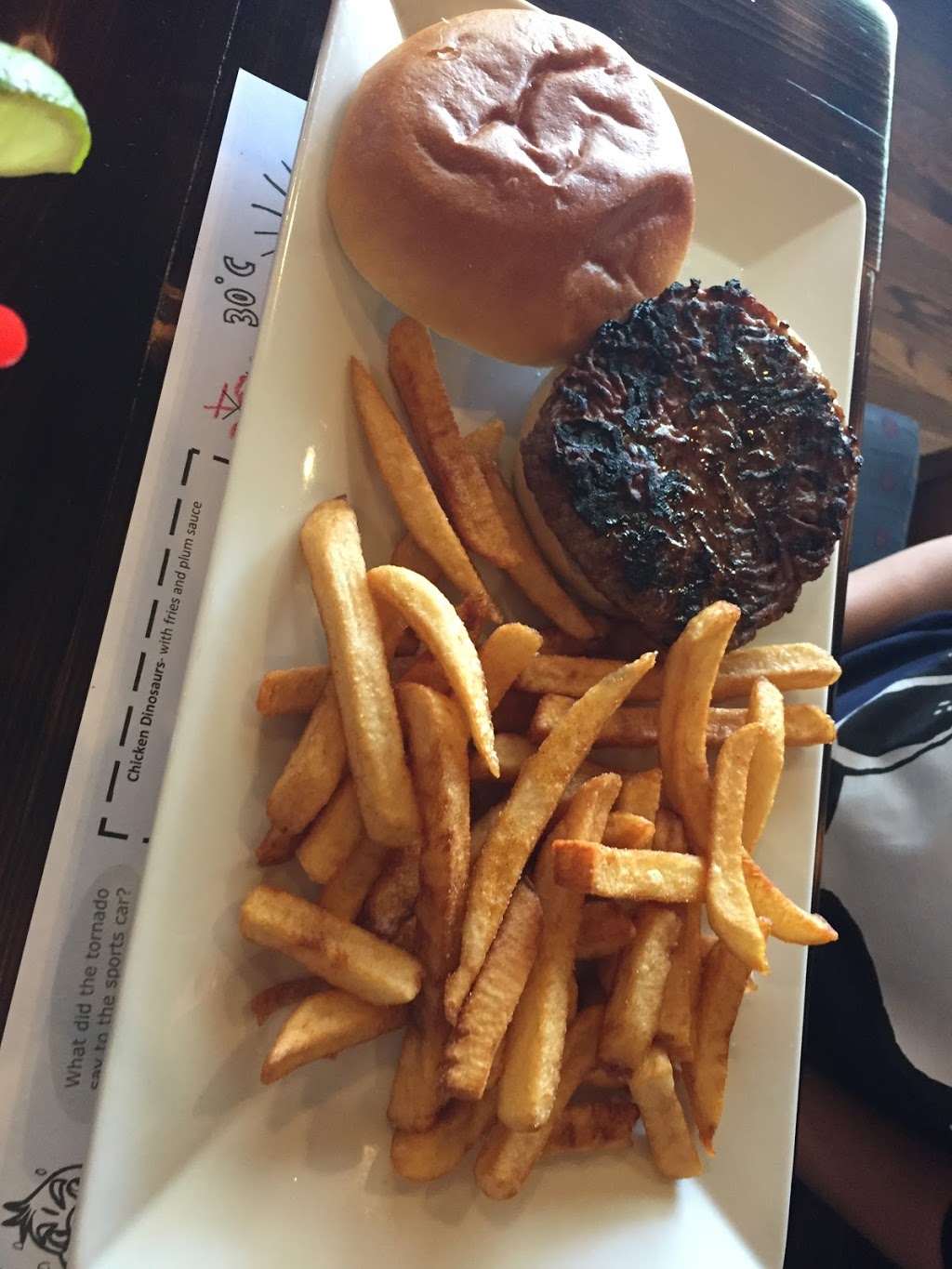 Red Dot Cafe | 5673 Osgoode Main St, Osgoode, ON K0A 2W0, Canada | Phone: (613) 826-0552