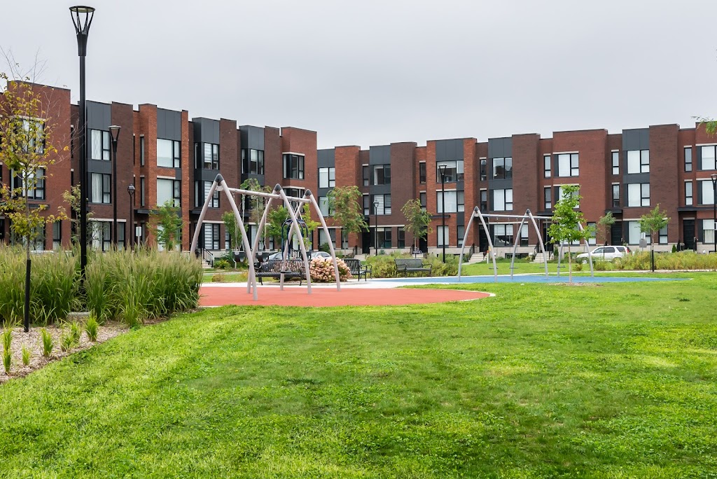 Équipe Papachristou RE/MAX Courtiers Immobiliers Laval | 830 Bd du Curé-Labelle, Laval, QC H7V 2V3, Canada | Phone: (514) 235-3581