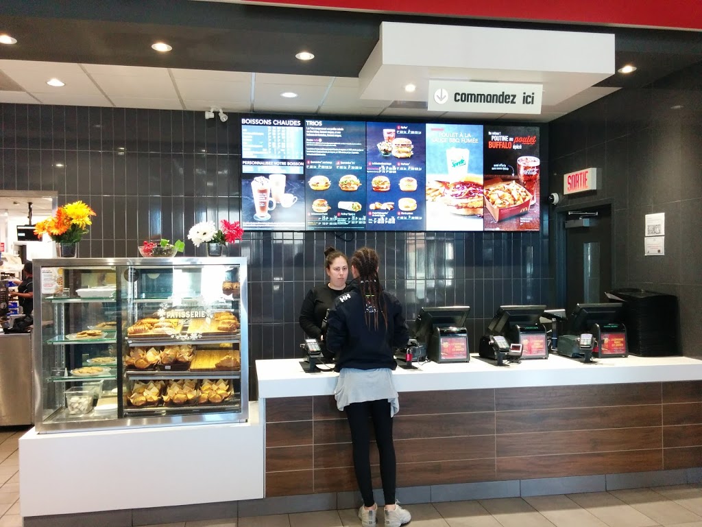 McDonalds | 2901 Rue Sherbrooke E, Montréal, QC H1W 1B2, Canada | Phone: (514) 523-2490