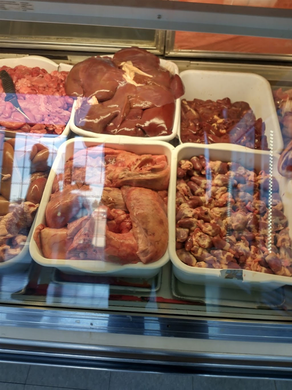 Leung ky meat and seafood ltd | 1919 31 St SE, Calgary, AB T2B 0S8, Canada | Phone: (403) 273-0038