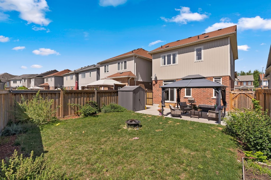 Innisfil Real Estate Agent - Carrie Noonan, RE/MAX | 2095 Thompson St, Innisfil, ON L9S 1T1, Canada | Phone: (705) 706-7890