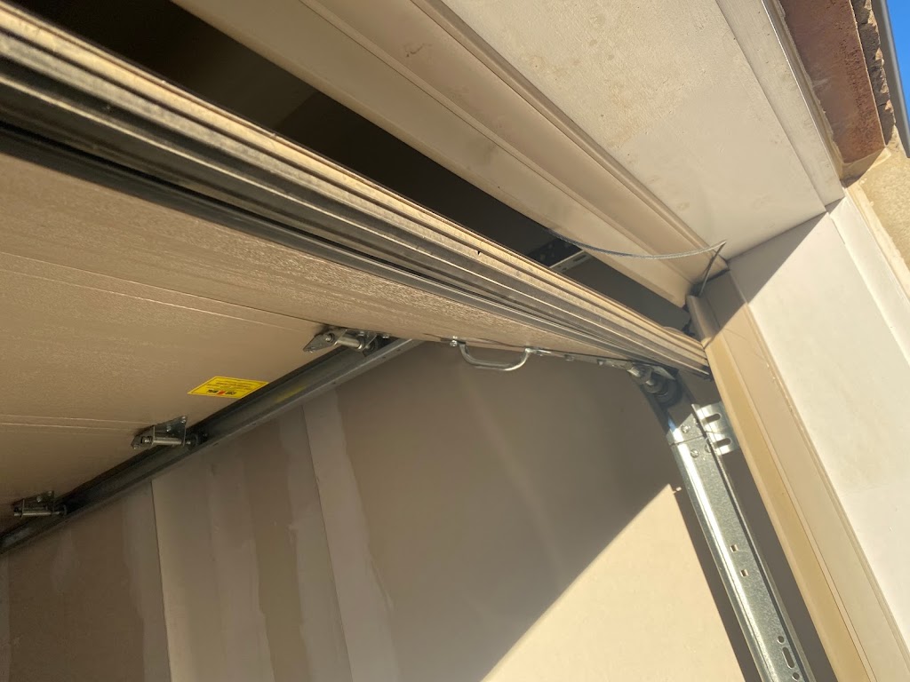 JB Garage Door Repair | 883 Upper Wentworth St #308, Hamilton, ON L9A 4Y6, Canada | Phone: (647) 977-0838