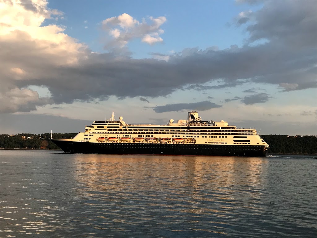 Hôtel du Capitaine | 3031 Chemin des Coudriers, La Baleine, QC G0A 2A0, Canada | Phone: (888) 520-2242
