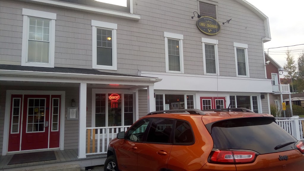 Auberge Chez Zacharie | 101 Rue Commerciale, Rivière-à-Pierre, QC G0A 3A0, Canada | Phone: (418) 654-5002