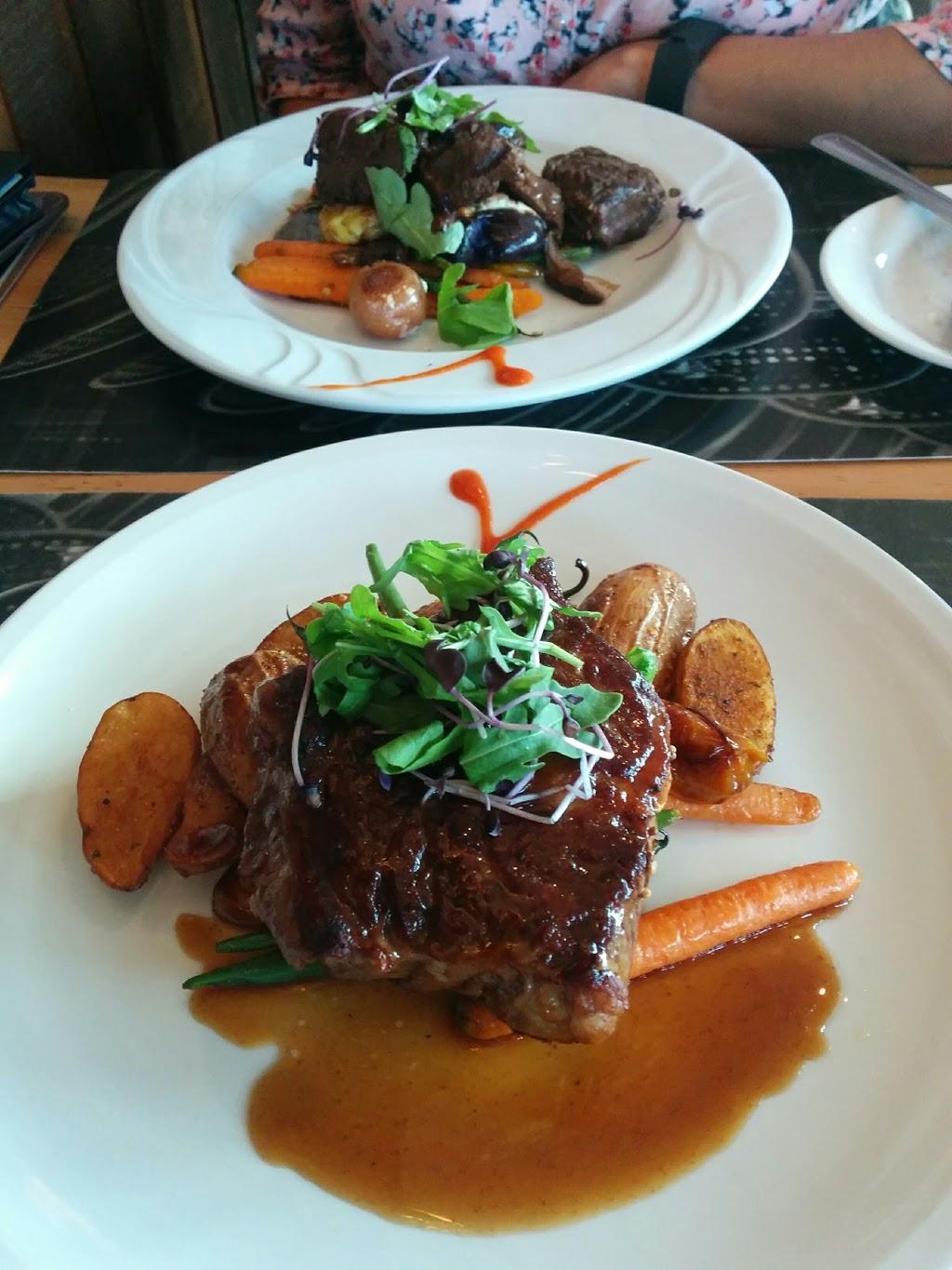 Le Viking Restaurant & Bar | 58 Chemin Masson, Sainte-Marguerite-du-Lac-Masson, QC J0T 1L0, Canada | Phone: (450) 228-4400