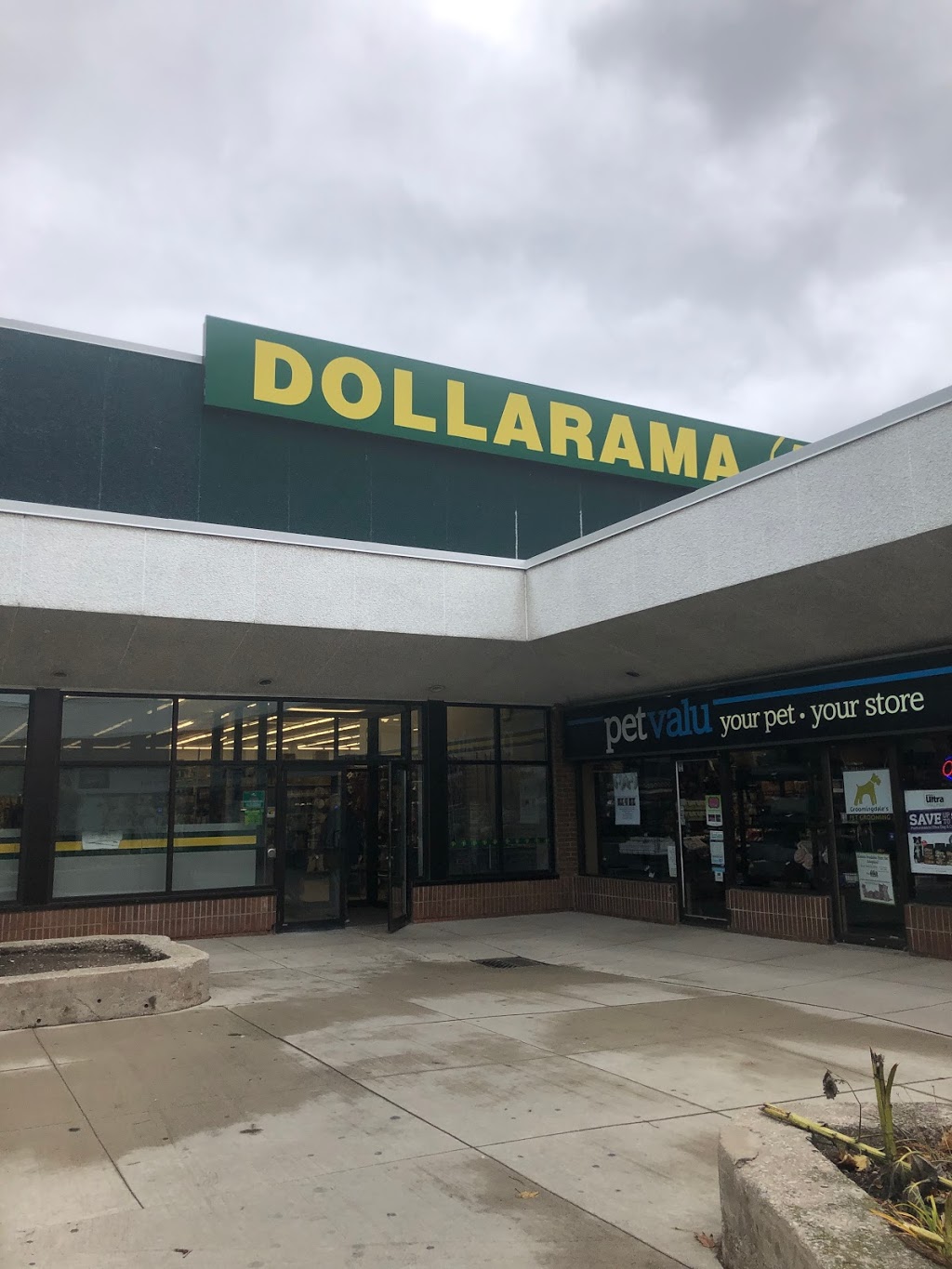 Dollarama | 235 Guelph St, Georgetown, ON L7G 4A8, Canada | Phone: (905) 873-0379