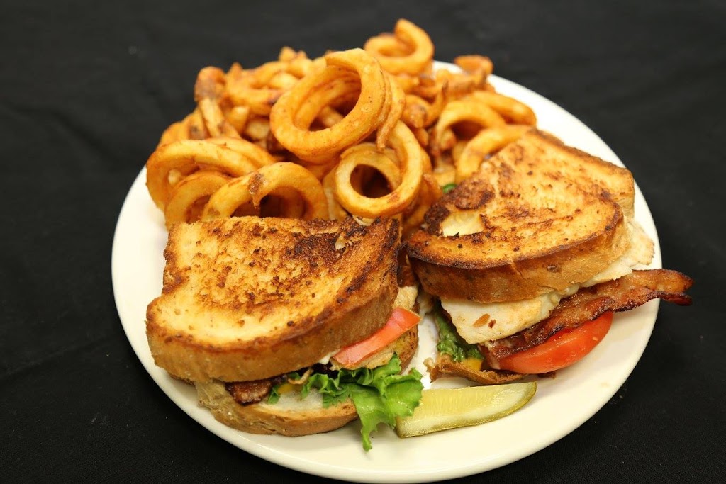 Call-Inns Hotel & Wise-ers Bar and Restaurant | 125 Broadway Avenue East, Pilot Mound, MB R0G 1P0, Canada | Phone: (204) 825-2800