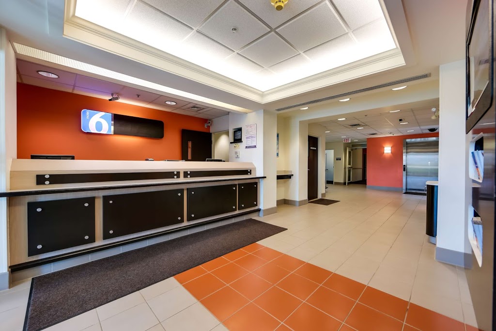 Motel 6 Toronto - Mississauga | 2935 Argentia Rd, Mississauga, ON L5N 8G6, Canada | Phone: (905) 814-1664