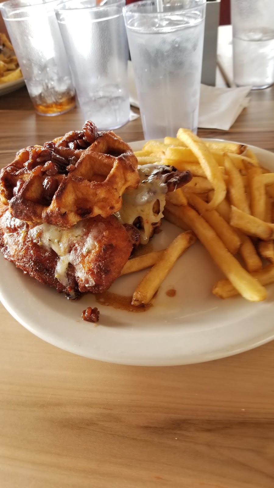 Wilson House Restaurant and Inn | 300 Lake St, Wilson, NY 14172, USA | Phone: (716) 751-9888