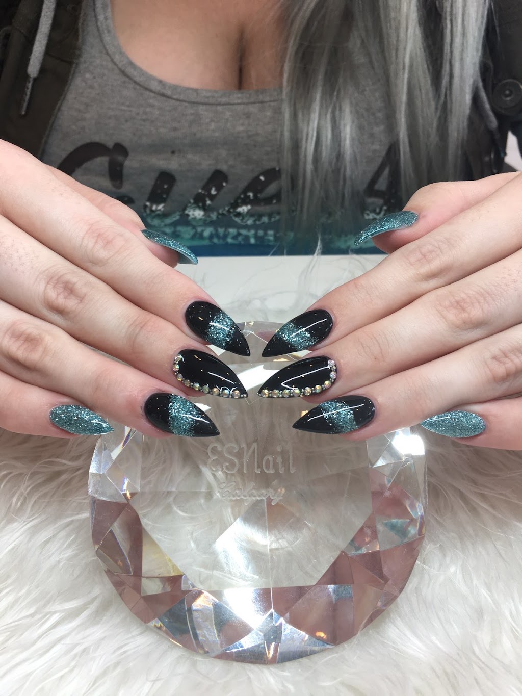 esNAIL | 4625 Macleod Trail SW, Calgary, AB T2G 0A5, Canada | Phone: (587) 353-6656