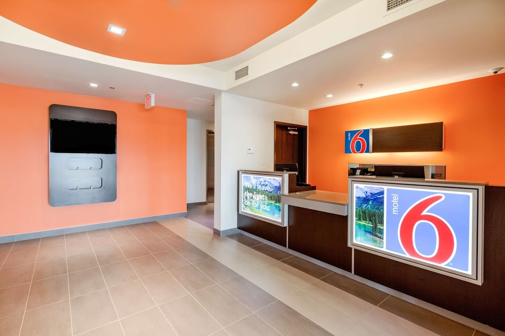 Motel 6 Airdrie AB | 133 Gateway Dr NE, Airdrie, AB T4B 0J6, Canada | Phone: (403) 960-0055