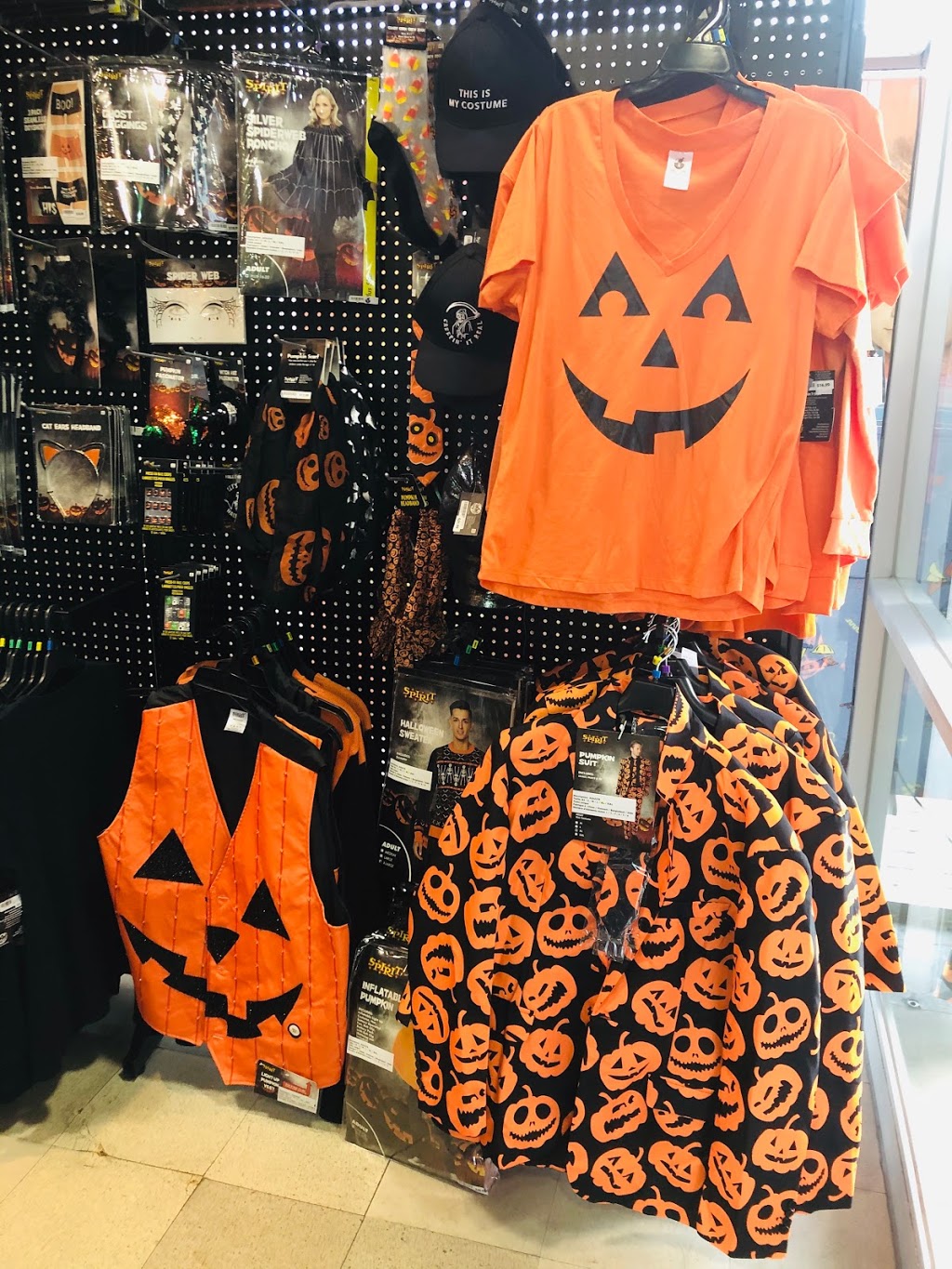 Spirit Halloween 582 Chemin De Touraine 208 Boucherville Qc J4b 5e4 Canada