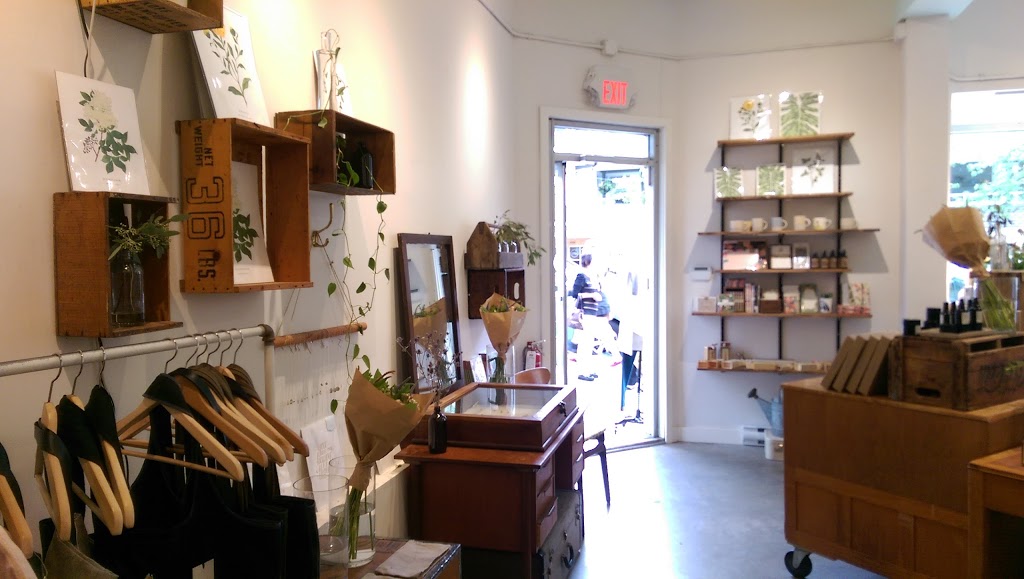 Room6 | 4389 Gallant Ave, North Vancouver, BC V7G 1L1, Canada | Phone: (778) 340-0400