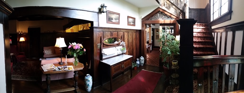 Oak Bay Guest House | 1052 Newport Ave, Victoria, BC V8S 5E3, Canada | Phone: (250) 598-3812