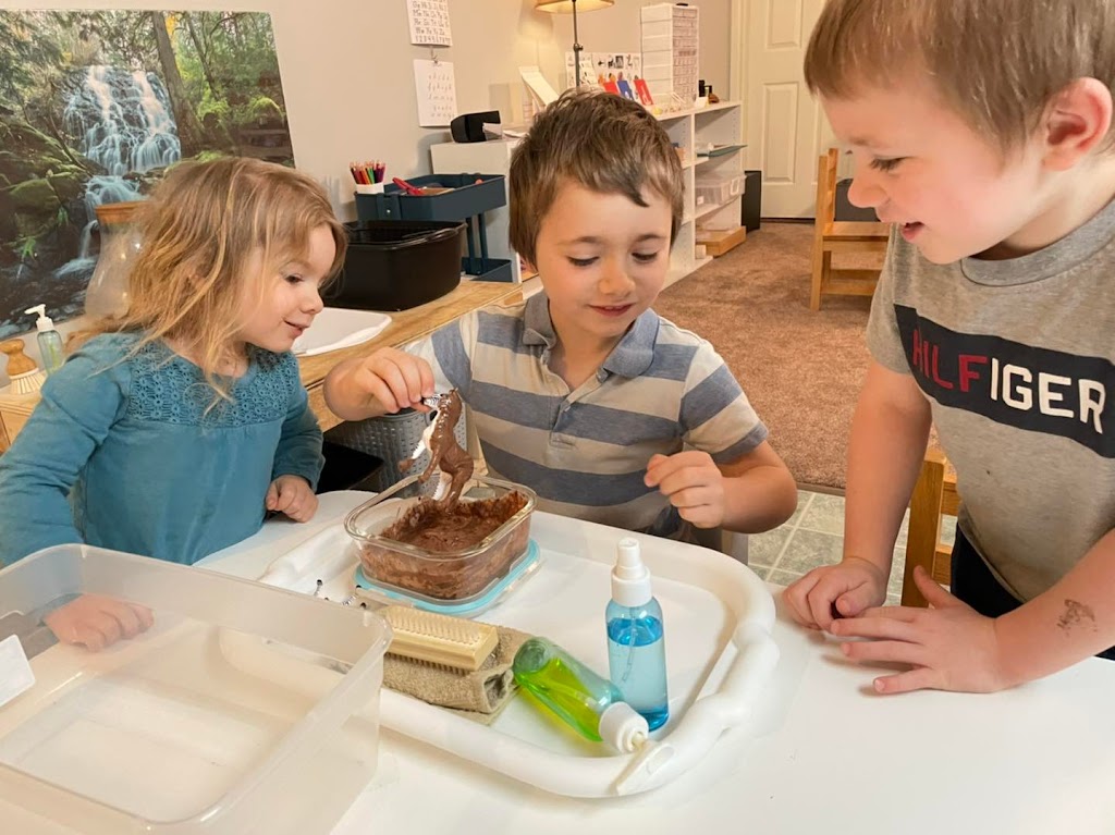 La Maison Montessori Comox Valley | 1936 Bates Rd, Courtenay, BC V9J 1X4, Canada | Phone: (905) 807-8201