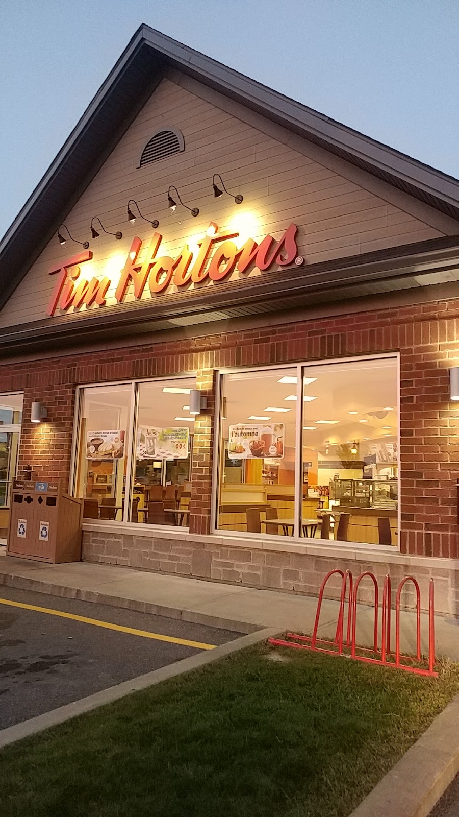 Tim Hortons | 801 Boulevard Laurier, McMasterville, QC J3G 0K5, Canada | Phone: (450) 446-6882