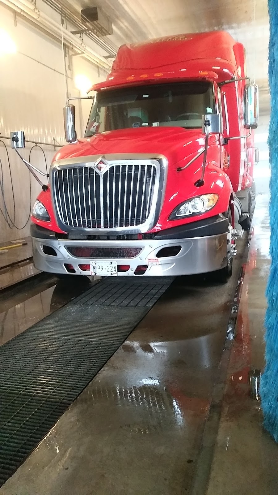 Jacks Truck Wash | 76 W B. Macphail Dr, Cornwall, PE C0A 1H5, Canada | Phone: (902) 566-1122