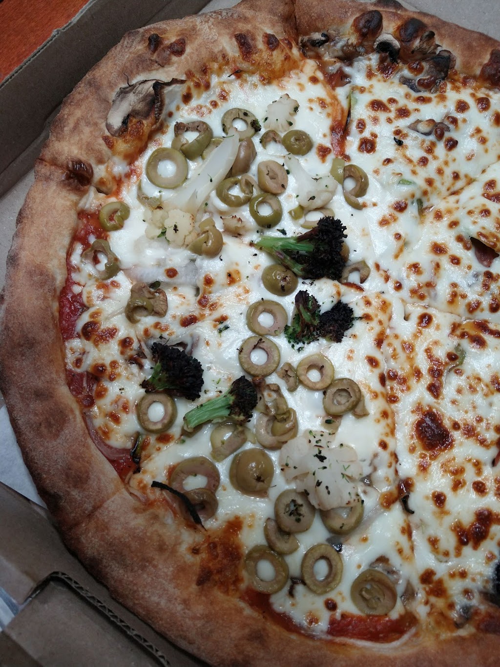 Stratos Pizzeria | 2660 Ch Ste-Foy, Québec, QC G1V 1V2, Canada | Phone: (418) 659-5555