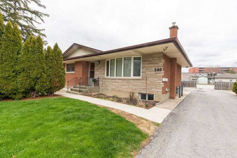 240 LAKESHORE ROAD TOWNHOUSES | 246 Lakeshore Rd, St. Catharines, ON L2M 1R6, Canada | Phone: (905) 371-1201