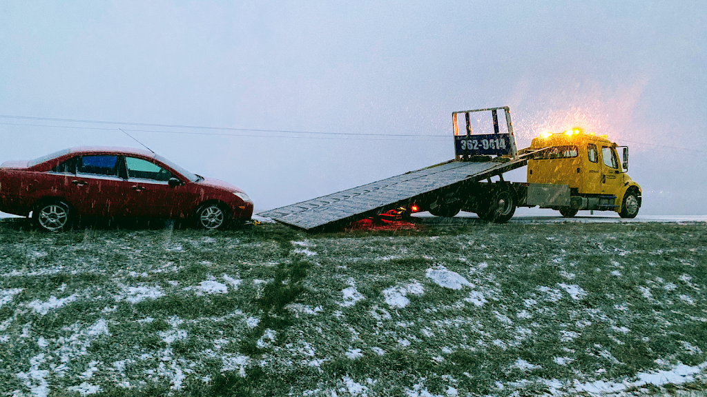 Morden Towing & Repair | 421 9 St S, Morden, MB R6M 1Y4, Canada | Phone: (204) 362-9414