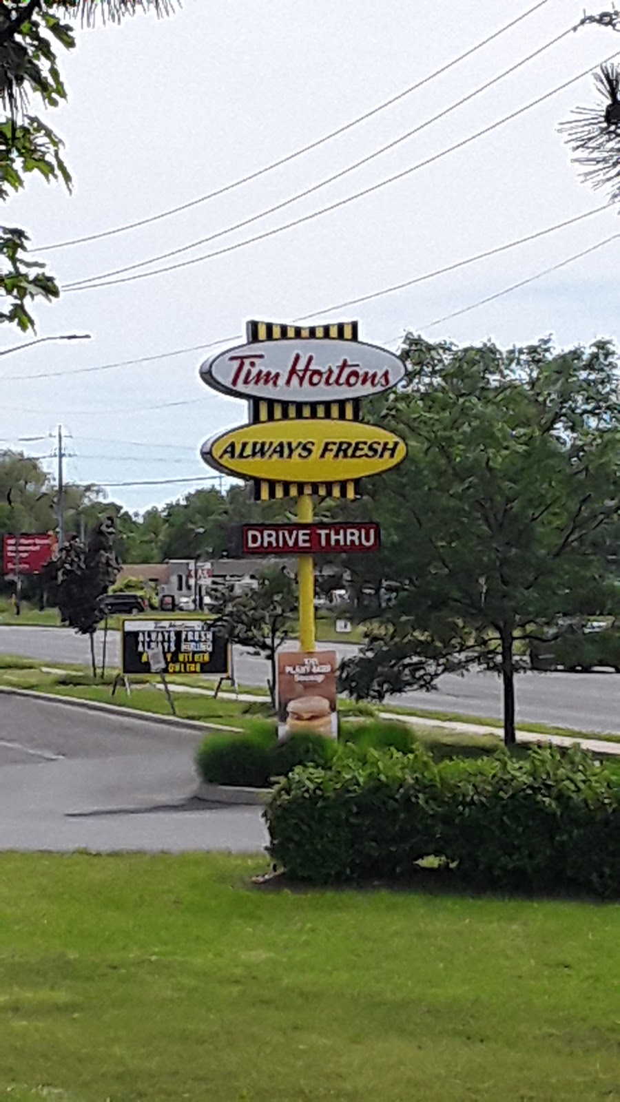 Tim Hortons | 90 Lincoln St, Welland, ON L3C 5J7, Canada | Phone: (905) 735-7091