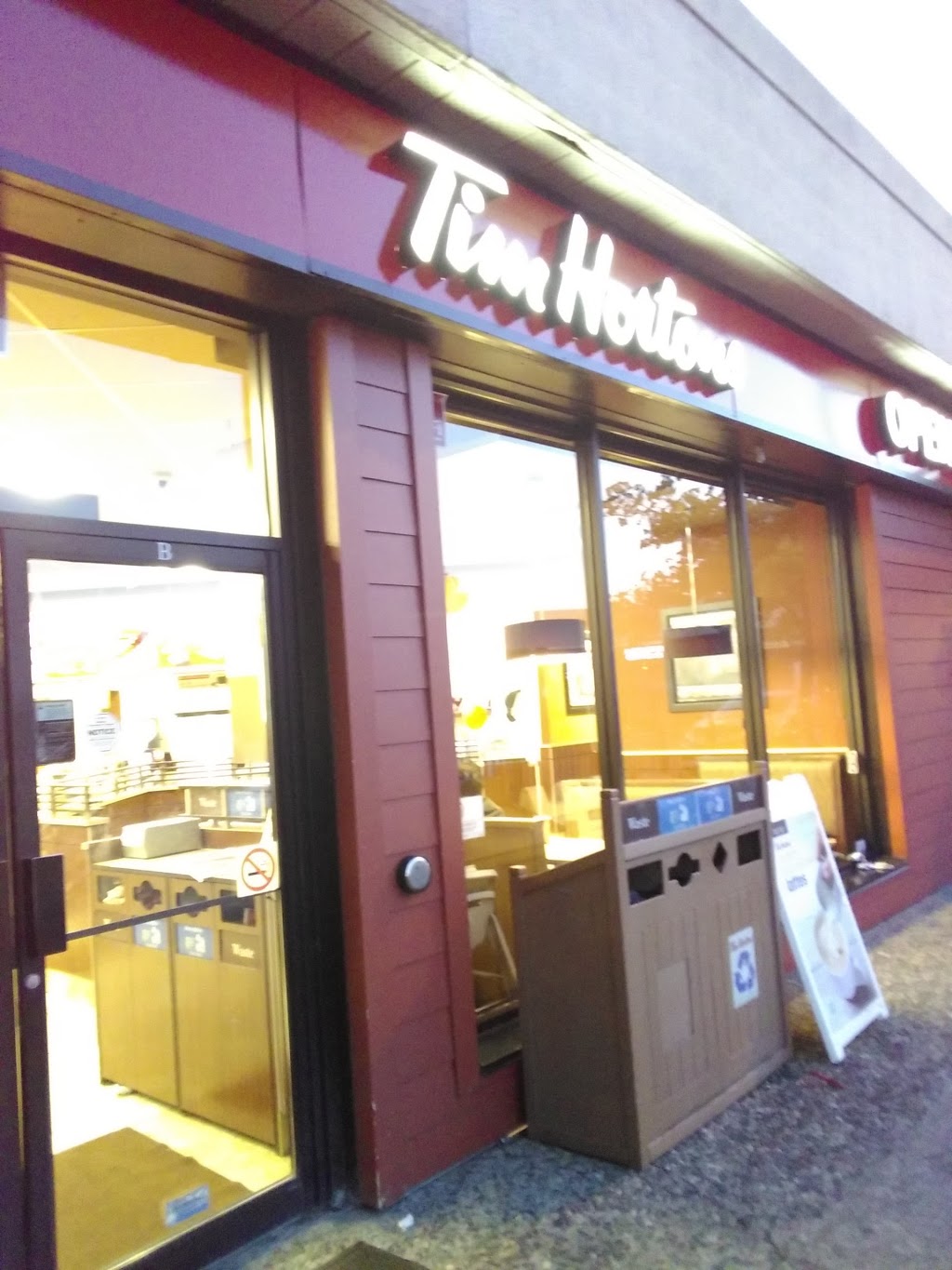 Tim Hortons | 10320 152 St, Surrey, BC V3R 4G8, Canada | Phone: (604) 581-7722