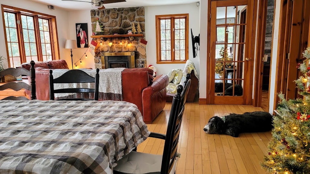 Chalet a louer les Laurentides | 28 Rue du Lièvre, Morin-Heights, QC J0R 1H0, Canada | Phone: (450) 501-6614